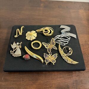 HUGE MONET VINTAGE BROOCHES VARIETY